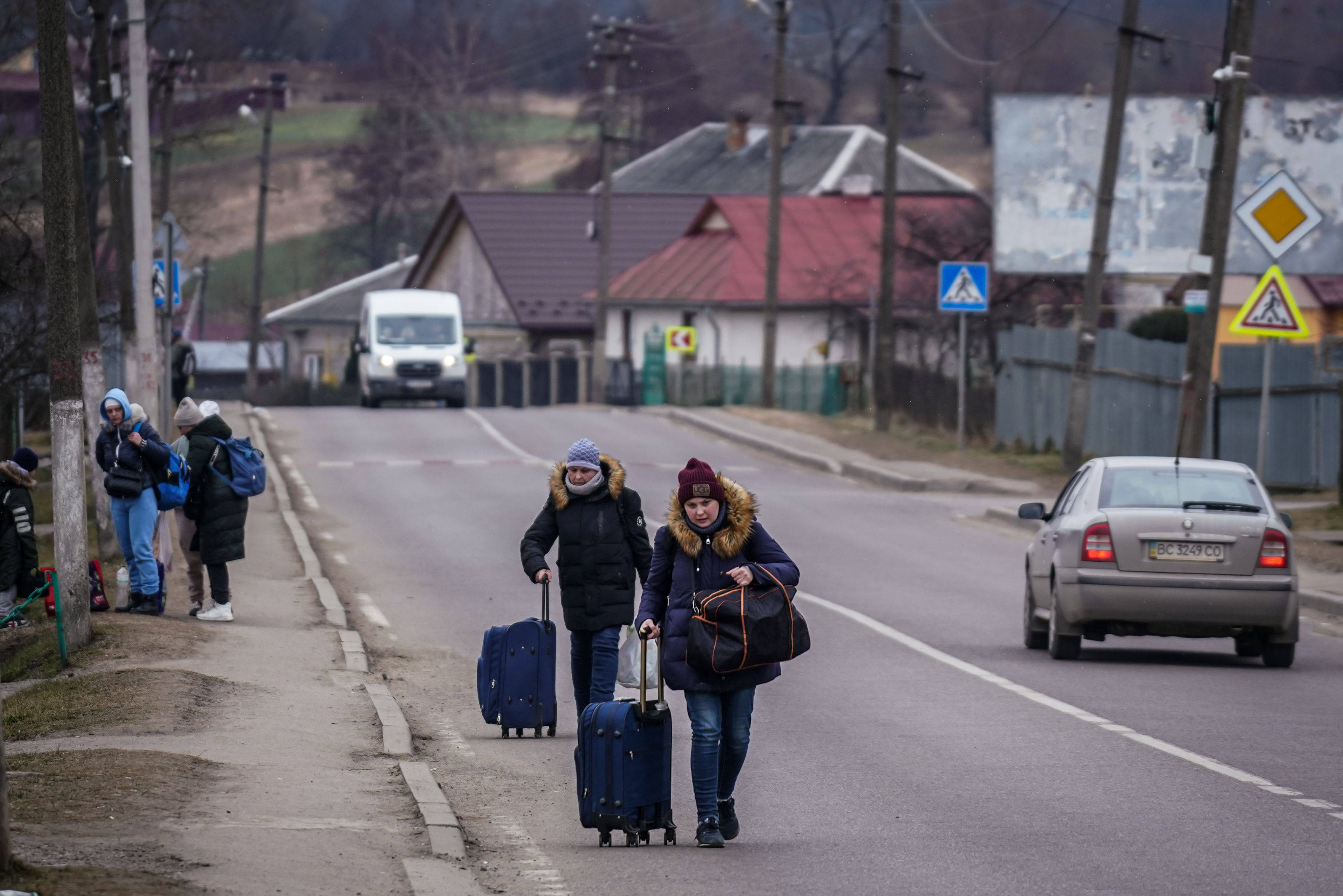 Premier: Uchodźcy z Ukrainy będą mogli legalnie mieszkać i pracować w Polsce od 18 do 36 miesięcy