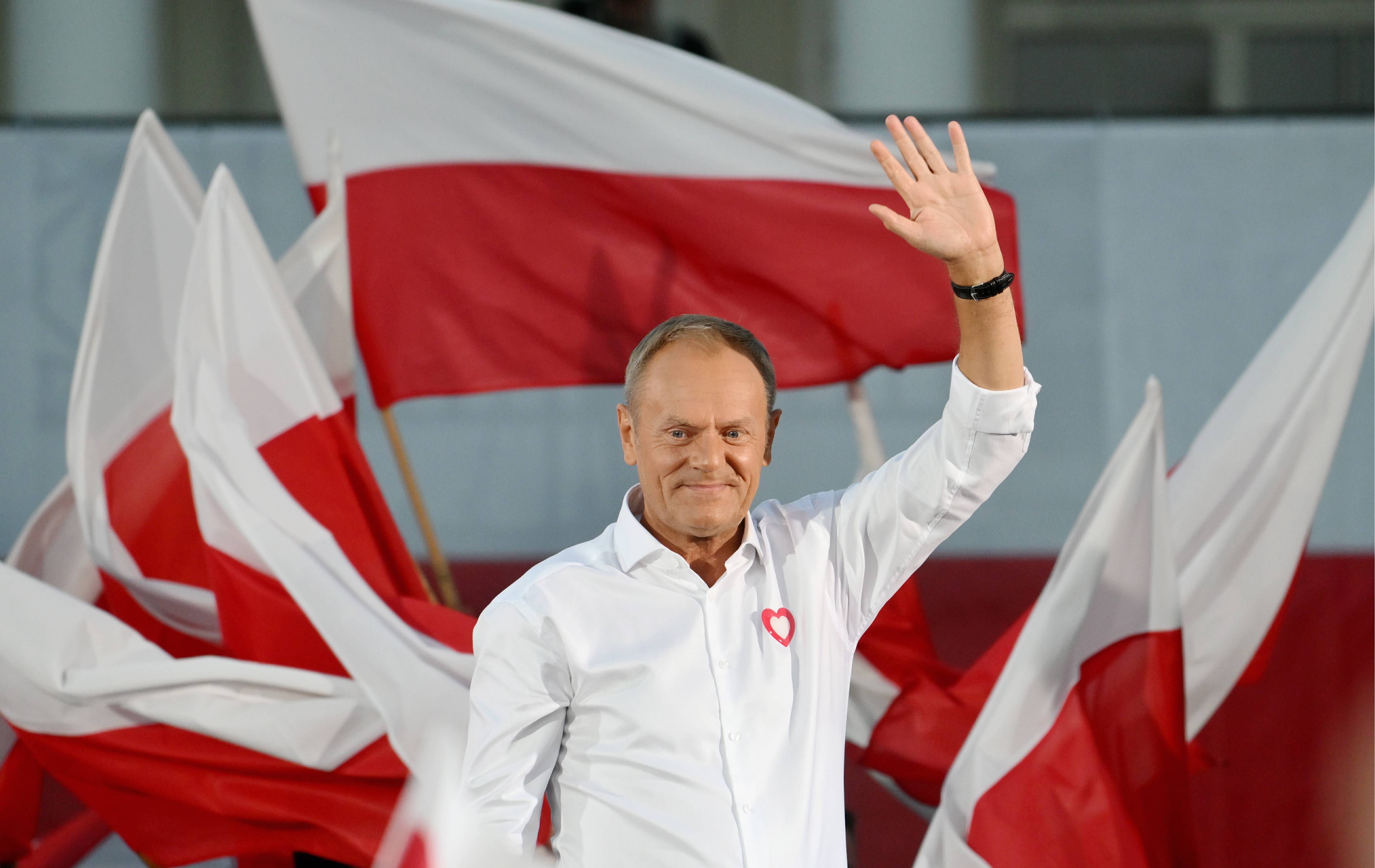 D. Tusk: Na antyrządowym wiecu w Warszawie zebrały się setki tysięcy osób