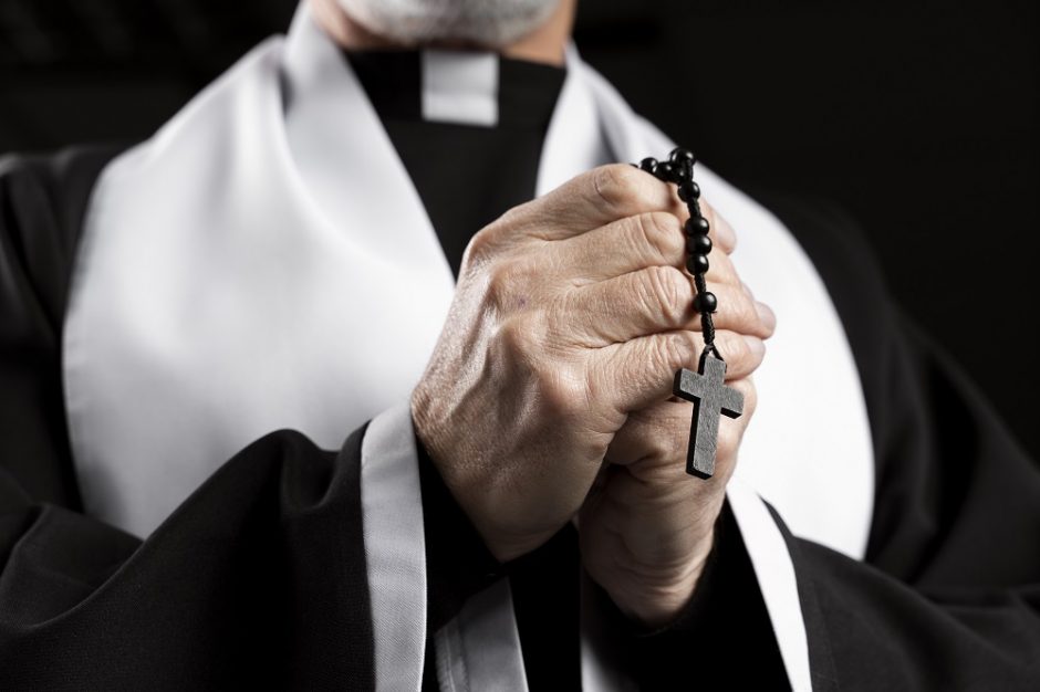 Biskupi polscy podają się do dymisji w związku ze skandalem związanym z seks-partią księży