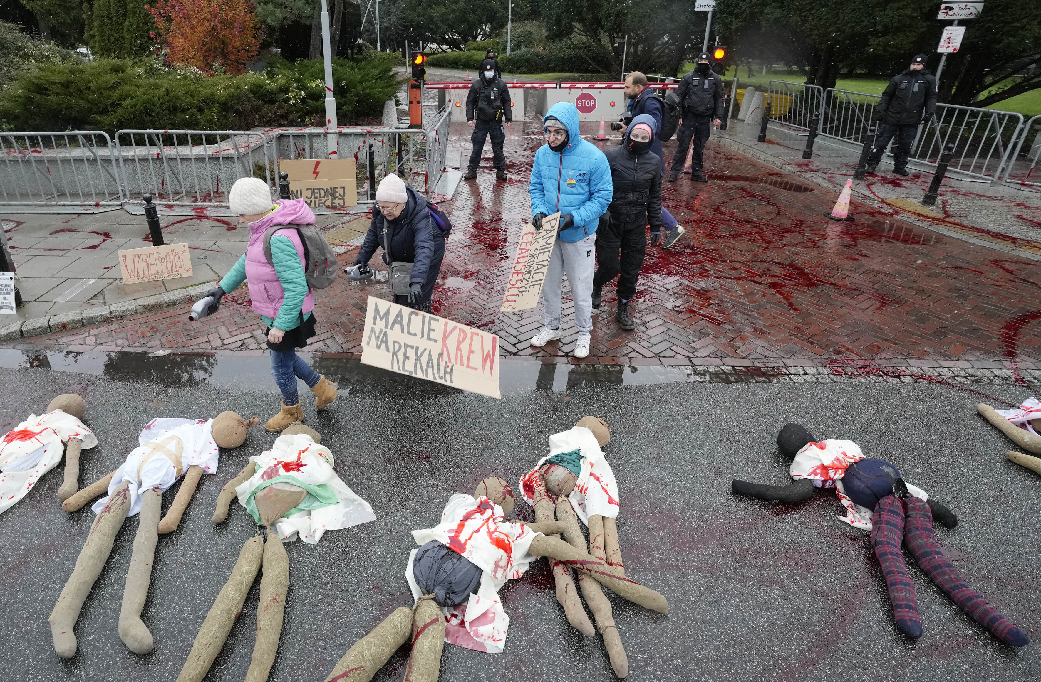 Polki protestują przeciwko próbom dalszego zaostrzenia ograniczeń aborcji