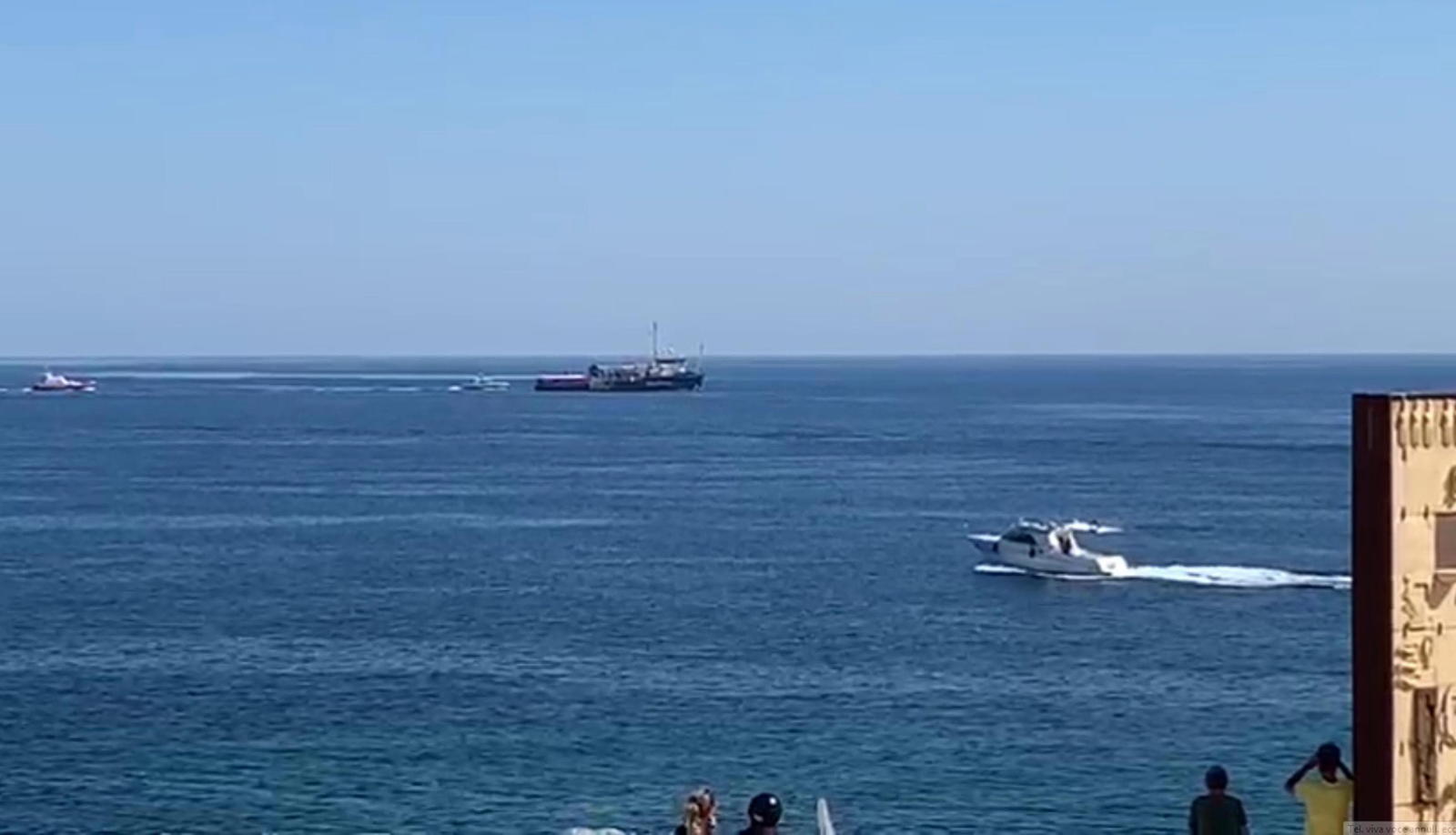 La nave Sea-Watch 3 è entrata nelle acque territoriali italiane