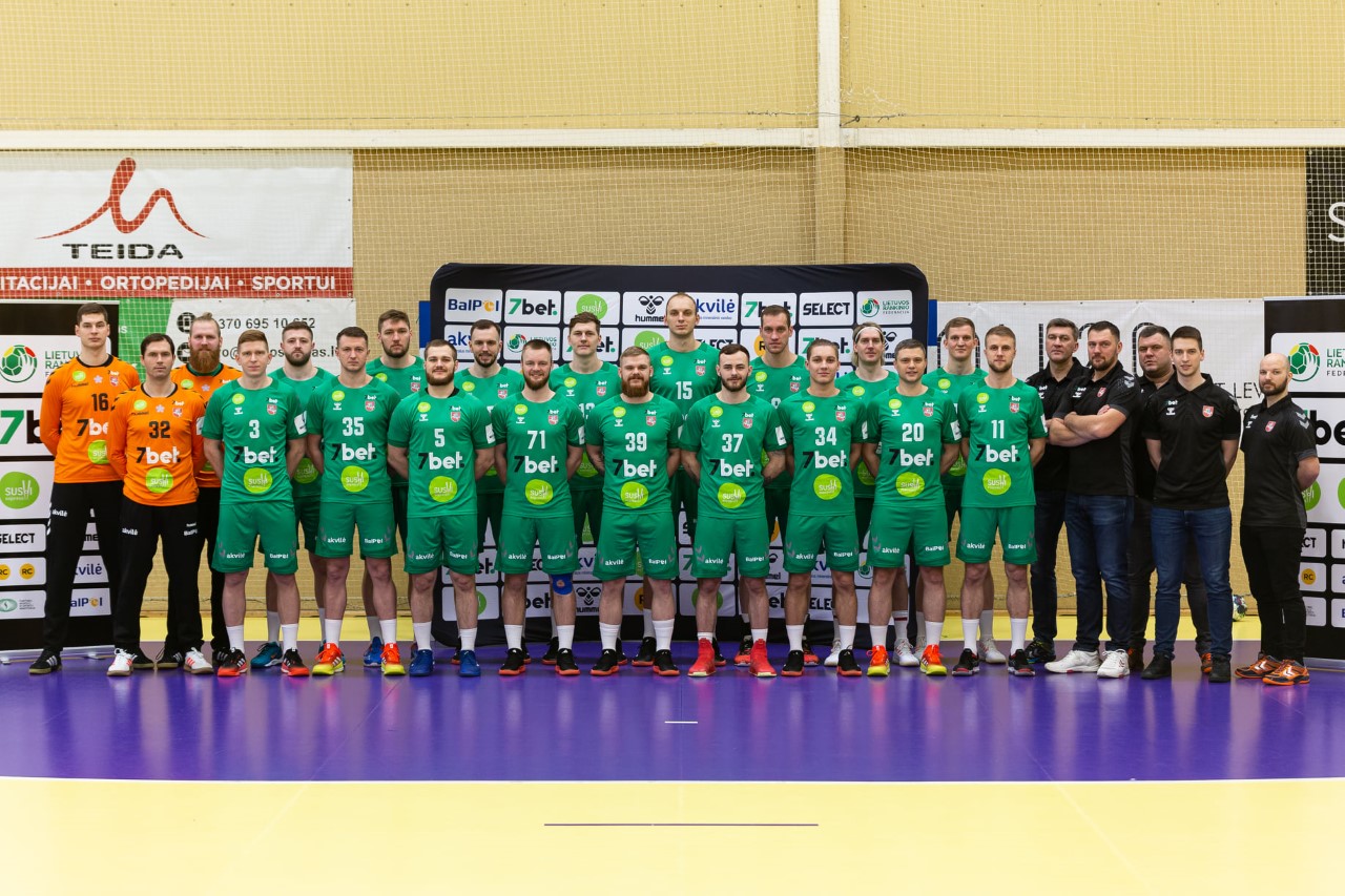 Håndballlaget dro til Slovakia med 19 spillere, men håper å ha en førsteplass