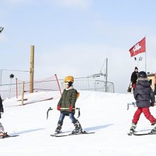 Liepkalnyje 100 vaikų pirmą kartą šliuožė slidėmis