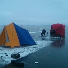 Ant Kuršių marių ledo – meškeriotojų desantas <span style=color:red;>(skendo 9 žvejai)</span>