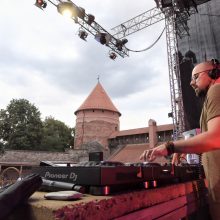 Trakų pilį supa gausios festivalyje „Radistai Castle'17“ šėlsiančių žiūrovų pajėgos