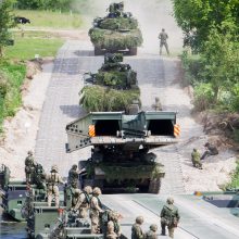 NATO karinė technika persikėlė per Nerį