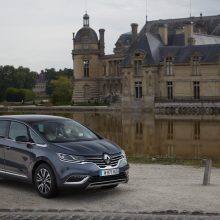 „Renault Espace“ patobulintas išsaugant pripažintus privalumus