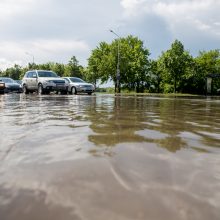 Kauną užtvindė liūtis: skendo pagrindinės gatvės