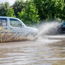 Kauną užtvindė liūtis: skendo pagrindinės gatvės