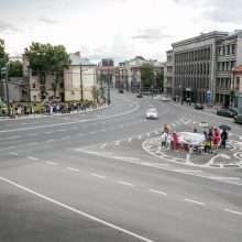 Parodos kalno šturmas: žmonės kopė kirpdamiesi, su vaišių stalais, šunys – neštuvuose