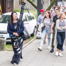 Parodos kalno šturmas: žmonės kopė kirpdamiesi, su vaišių stalais, šunys – neštuvuose