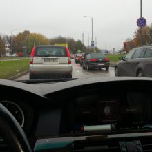 Vilkiko ir lengvojo automobilio avarija paralyžiavo eismą Taikos pr.