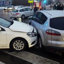 Šilainiuose – trijų automobilių avarija, nukentėjo mažametis