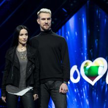 „Eurovizijos“ organizatoriai žada stebinti ne tik netikėtu vedėjų duetu