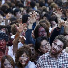 Tokijuje per Heloviną žygiavo negyvėlių armija