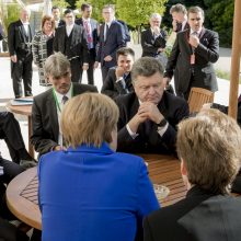 Keturi lyderiai Paryžiuje susitiko, kad sustiprintų trapią taiką Ukrainoje