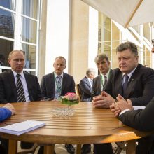 Keturi lyderiai Paryžiuje susitiko, kad sustiprintų trapią taiką Ukrainoje
