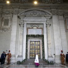 Popiežius pradėjo Gailestingumo jubiliejaus iškilmes