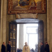 Popiežius pradėjo Gailestingumo jubiliejaus iškilmes