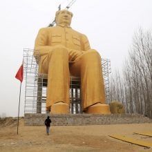 Kinijoje netikėtai nugriauta didžiulė Mao Zedongo statula