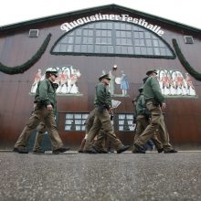 Į tradicinį alaus festivalį „Oktoberfest“ Miunchene – tik praėjus patikrą