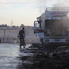 Sirijoje atakuota humanitarinės pagalbos kolona: žuvo apie 20 žmonių