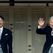 Japonijos imperatoriaus sveikinimo klausė tūkstantinė minia