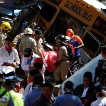 Hondūre per vilkiko ir autobuso avariją žuvo 16 žmonių  