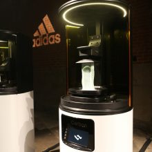 „Adidas“ 3D spausdinimo būdu gamins prisitaikančius sportbačius