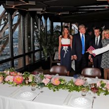 D. Trumpo vizitas Prancūzijoje: po vakarienės Eifelio bošte – Bastilijos paradas