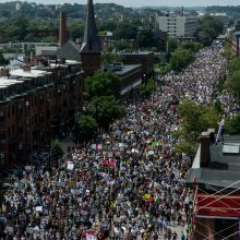 Bostone tūkstančiai žmonių dalyvavo antirasistinėse eitynėse