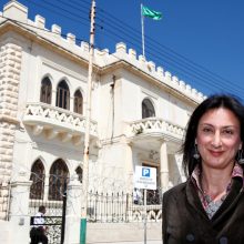 Maltos žurnalistė žuvo sprogus automobilyje padėtai bombai