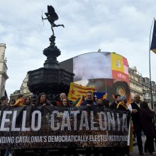 Madride – demonstracija, nušalintas Katalonijos lyderis ragina priešintis