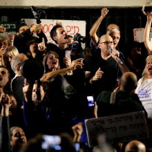 Tel Avive tūkstantinė minia protestavo prieš vyriausybės korupciją