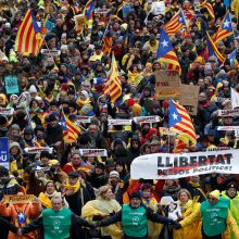 Briuselyje 45 tūkst. žmonių susirinko pareikšti paramos katalonams