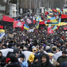 Ukrainoje tūkstančiai demonstrantų išėjo į gatves