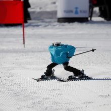 Netradicinės lenktynės: robotai susirungė slidinėjimo trasoje