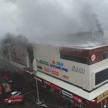 Pragaras Rusijos prekybos centre tęsiasi: žuvusiųjų daugiau nei pusšimtis