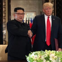 D. Trumpas ir Kim Jong Unas pasirašė svarbų dokumentą: paaiškėjo jo detalės