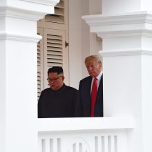 D. Trumpas ir Kim Jong Unas pasirašė svarbų dokumentą: paaiškėjo jo detalės