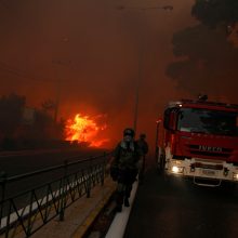 Pražūtingi gaisrai Graikijoje: žuvusiųjų skaičius išaugo iki 74