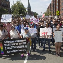 Bostone tūkstančiai žmonių dalyvavo antirasistinėse eitynėse