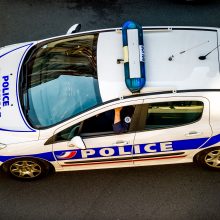 Prancūzijoje bus pareikšti kaltinimai du žmones rinkimų naktį nušovusiam policininkui
