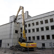 Klaipėdos muzikinio teatro kieme burzgia ekskavatoriai