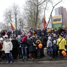 Miestas nusidažė trispalvėmis – klaipėdiečiai švenčia Lietuvos atkūrimo gimtadienį