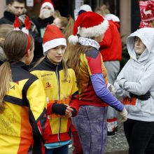 Kalėdiniame bėgime – seneliai, eglutės ir besmegeniai