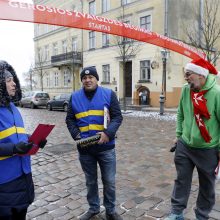 Kalėdiniame bėgime – seneliai, eglutės ir besmegeniai