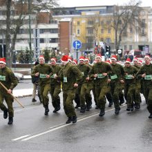 Kalėdiniame bėgime – seneliai, eglutės ir besmegeniai