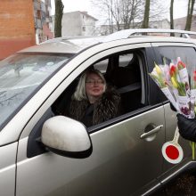 Kelių policijos patruliai pradžiugino moteris