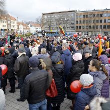 Tėvai kilo į kovą su įstatymais